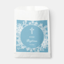 Witte kant op pastelblauwe doop bedankzakje