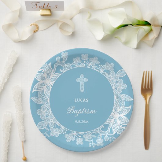 Witte kant op pastelblauwe doop papieren bordje (Huwelijk)