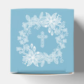 Witte kant op pastelblauwe doopkubus bedankdoosjes (Bovenkant)