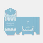 Witte kant op pastelblauwe dooptent bedankdoosjes (Uitgevouwen)