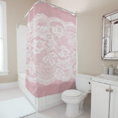 Witte kant op pastroze linnen textuur douchegordijn (In situ)