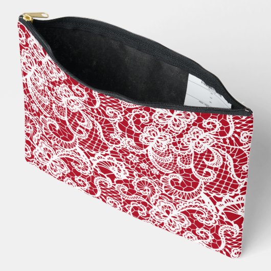 Witte kant op rood etui (Open)