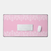 Witte kant op roze bureaumat (Keyboard & Muis)