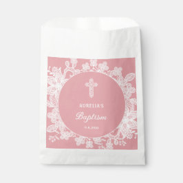 Witte kant op roze doop bedankzakje