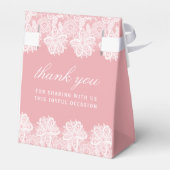Witte kant op roze dooptent bedankdoosjes (Achterkant)