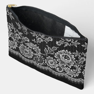 Witte kant op zwart etui