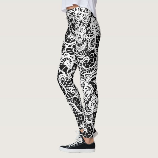 Witte kant op zwart leggings (Links)