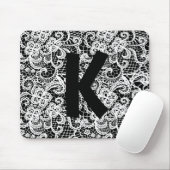 Witte kant op zwart met monogram muismat (Met muis)