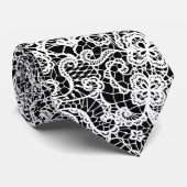 Witte kant op zwart stropdas (Opgerold)
