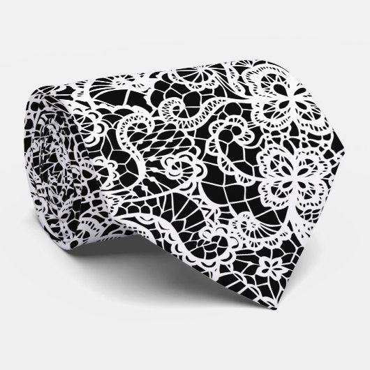 Witte kant op zwart stropdas (Opgerold)