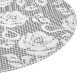 Witte kant patroon op grijze achtergrond snijplank (Hoek)