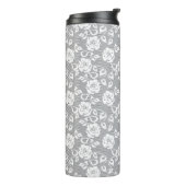 Witte kant patroon op grijze achtergrond thermosbeker (Gedraaid links)