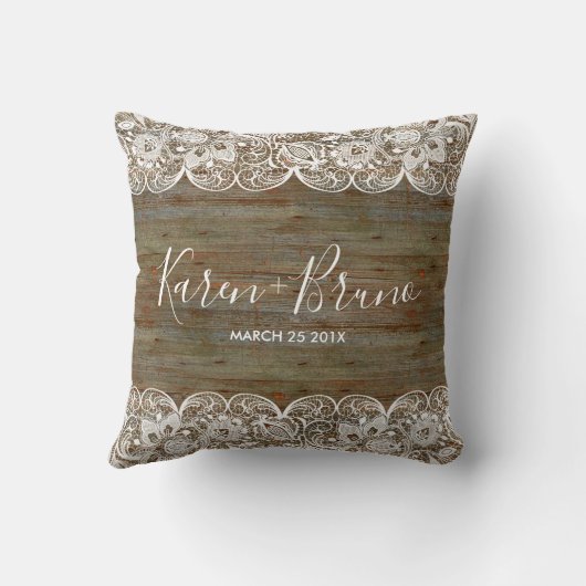 Witte Kant & Rustiek Faux Hout Bruiloft Ontwerp Kussen (Achterkant)