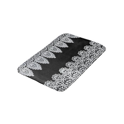 Witte kant vormt een delicate grens tegen zwart badmat (Gekanteld)