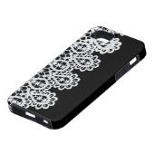Witte kant vormt een delicate grens tegen zwart Case-Mate iPhone case (Onderkant)