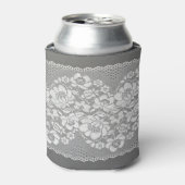 Witte kanten stof, grijze achtergrond textuur. blikjeskoeler (Blikje Voorkant)
