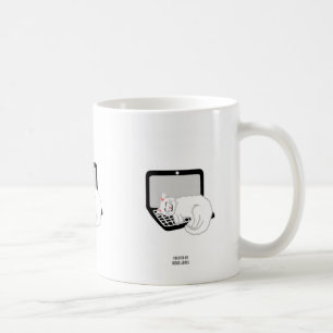 Witte kastdroger op Mok voor laptopkoffie