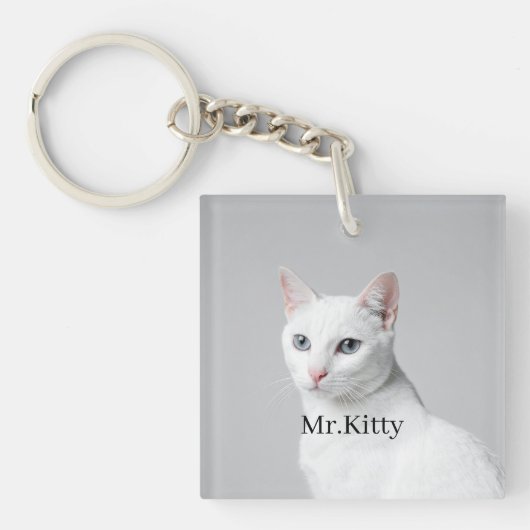 Witte Kat Aangepaste Huisdiernaam – Bewerkbare Lie Sleutelhanger (voorkant)