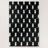 Witte kat geïsoleerd op zwart stippenpatroon legpuzzel (Verticaal)