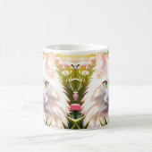 Witte Kat in Bloemengebied AI Kunst Koffiemok (Center)