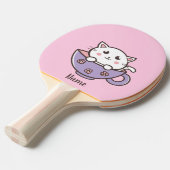 Witte kat in de mok tafeltennisbatje (Voorkant Gekanteld)