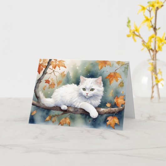 Witte kat in herfst bladeren verjaardag kaart (Gele Bloem)