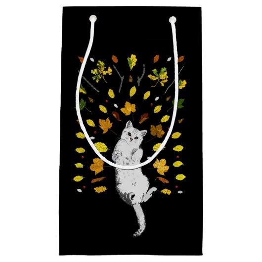 Witte kat met herfstbladeren klein cadeauzakje (Voorkant)