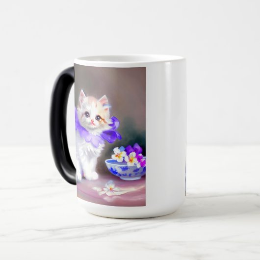 Witte kat met Paarse bloemkraag Magische Mok (Voorkant links)