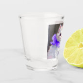 Witte kat met Paarse bloemkraag Shot Glas (Links)