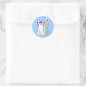 Witte kat met Paarse glazen als leesteken Ronde Sticker (Tas)