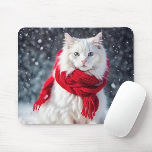 Witte kat met rode wintersjaal muismat (Met muis)