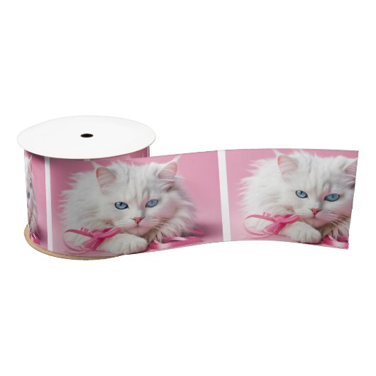 Witte kat met roze linten (Spoel)