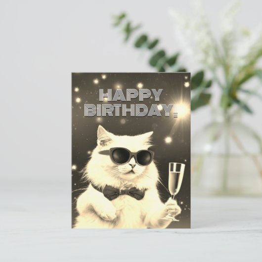Witte kat met zonnebril proostend op Verjaardag  Briefkaart (Staand voorkant)