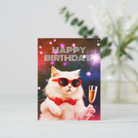 Witte kat met zonnebril toasting Verjaardag Briefkaart (Staand voorkant)