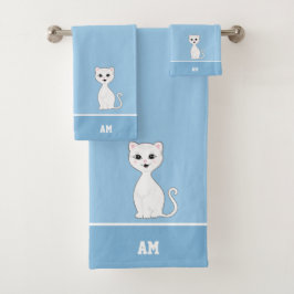 Witte Kat & Monogram op Lichtblauw Bad Handdoek