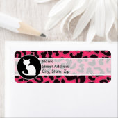 Witte kat op Hot Pink Leopard Print Etiket (Insitu)