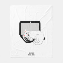 Witte kat op laptop met middelbare rugleuning fleece deken