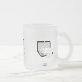 Witte kat slapen op laptop Frosted Glass Mok