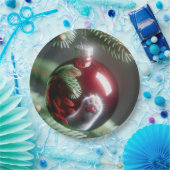 Witte Kattenpoot Reflectie In Rood Ornament Papieren Bordje (Feest)