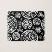 Witte kelk op zwarte toneelplaat legpuzzel (Horizontaal)