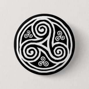 Witte kelk op zwarte toneelplaat ronde button 5,7 cm