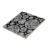 Witte kelk op zwarte toneelplaat tegeltje (Zijkant)