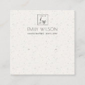 WITTE KERAMISCHE TEXTURE STUD EARRING DISPLAY LOGO VIERKANTE VISITEKAARTJE (Voorkant)