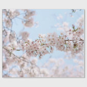 Witte kersen bloesem onder heldere blauwe hemel in cadeaupapier (Vlak)