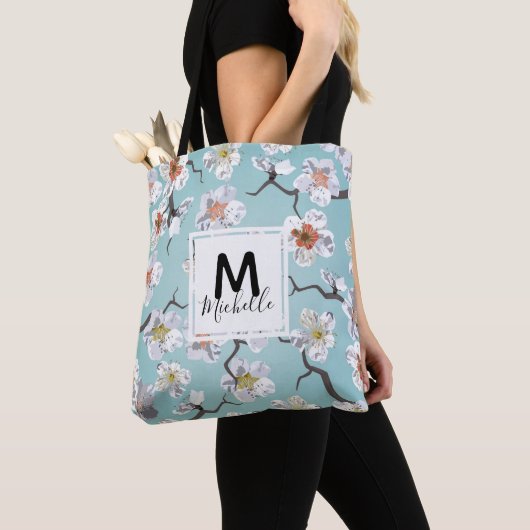 Witte Kersenbloesem Kleurrijk Monogram Tote Bag (Dichtbij)