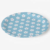 Witte kersenbloesems op blauw papieren bordje (Gekanteld)