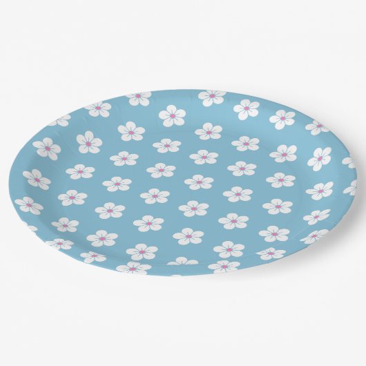 Witte kersenbloesems op blauw papieren bordje (Gekanteld)