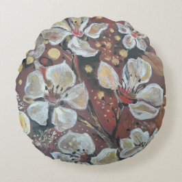 Witte kersenbloesems op bokeh achtergrond rond kussen