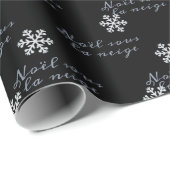 Witte kerst in Franse Script Dainty Snowflakes Cadeaupapier (Rol Hoek)