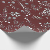 Witte kerstbessen patroon op fluwelen rood cadeaupapier (Hoek)